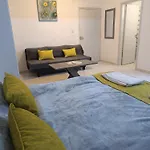 Sea-side Centre Daire *