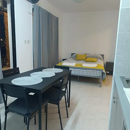 Sea-side Centre Апартаменти *