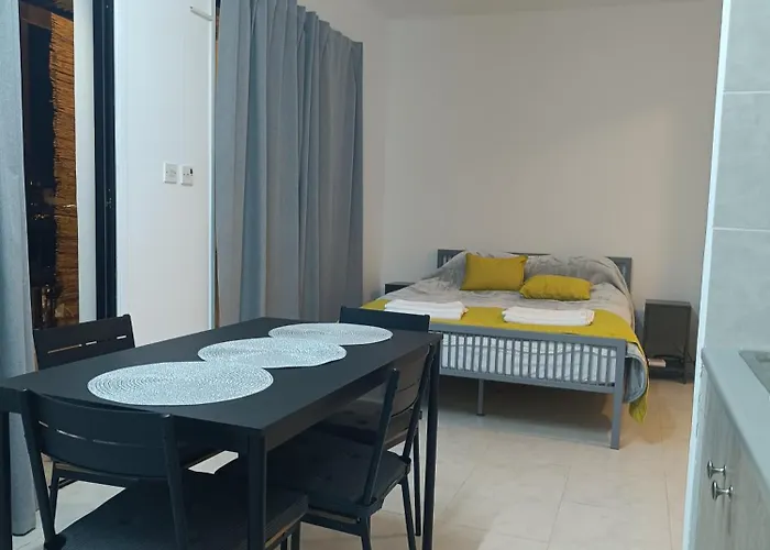 Sea-side Centre Ларнака